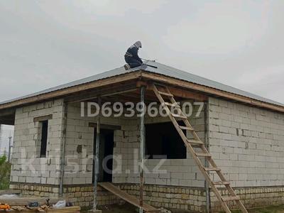 Отдельный дом · 4 комнаты · 186 м² · 10 сот., Автомабилисть 312а — Акжардын Жана трассасынан 32метр за 14 млн 〒 в Актобе, мкр Акжар