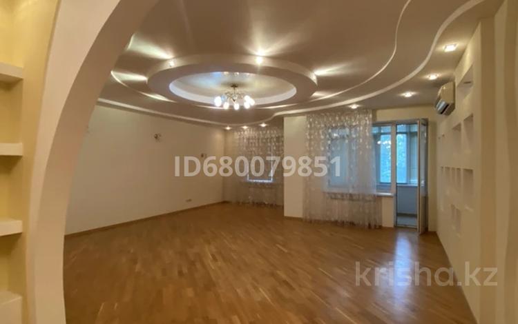 5-комнатная квартира, 298 м², 3/4 этаж, Ескалиева 291 за 80 млн 〒 в Уральске — фото 2