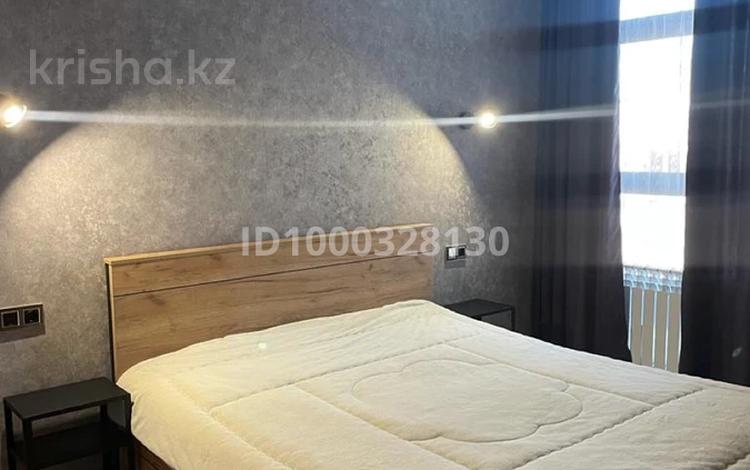 2-комнатная квартира · 65 м² · 9/10 этаж, мкр Новый Город, Комиссарова 10/3 — 1000 мелочей,45-й квартал,вокзал за 17 000 ₸ в Караганде, Казыбек би р-н — фото 2