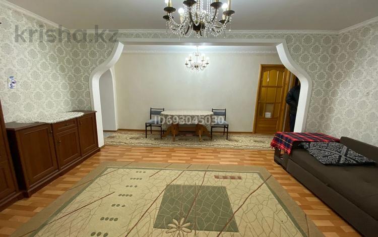 4-комнатная квартира, 84.5 м², 2/9 этаж, Курмангазы 161 — остановка Школьник