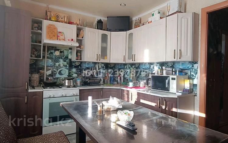 2-бөлмелі пәтер · 54 м² · 4/5 қабат, Назарбаева 160 — Район пединститута, бағасы: 17 млн ₸ в Уральске — фото 2