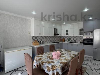 Отдельный дом · 5 комнат · 220.6 м² · 5 сот., мкр Шанхай, Братьев Жубановых 212 за 38 млн 〒 в Актобе