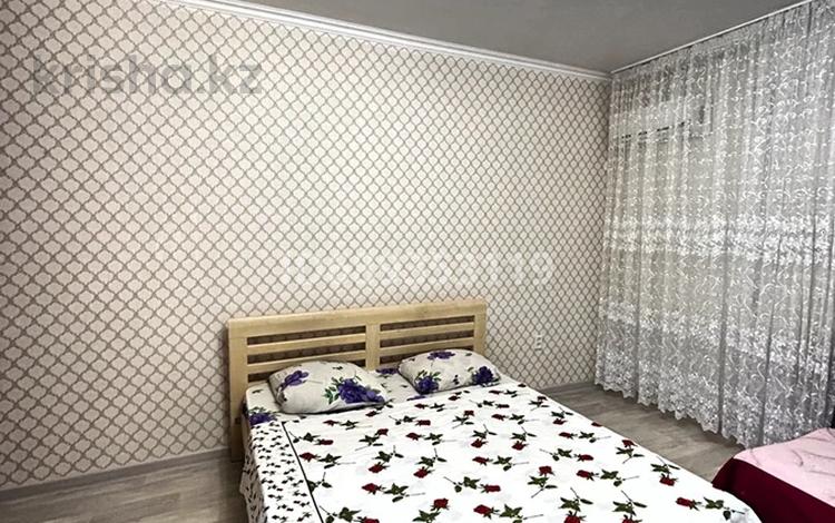 1-бөлмелі пәтер · 76 м², 17-ш/а. 90, бағасы: 12 000 ₸ в Актау, 17-й мкр — фото 2