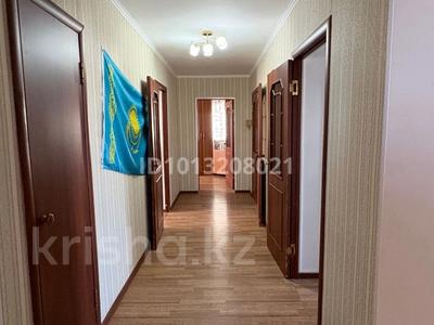 Отдельный дом · 6 комнат · 240 м² · 10 сот., мкр Береке, Абдилды Тажибаева 39 за 34 млн ₸ в Атырау