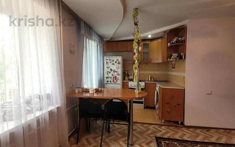 2-комнатная квартира, 41 м², 3/4 этаж, Утепбаева за 13.5 млн 〒 в Семее — фото 2