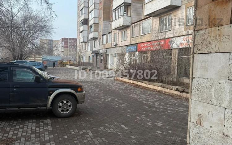 Еркін, кеңселер, дүкендер мен бутиктер, қоймалар, қоғамдық тамақтану орны, сұлулық салондары, медорталықтар мен дәріханалар, білім орталықтары, ойын-сауық, кабинеттер және жұмыс орындары, студиялар · 320 м², бағасы: 960 000 ₸ в Караганде, Казыбек би р-н — фото 2