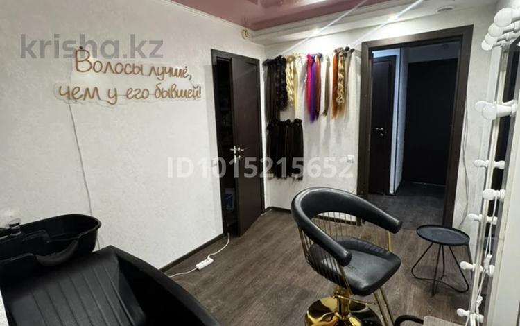 Салоны красоты, кабинеты и рабочие места · 20 м² за 35 000 ₸ в Караганде, Казыбек би р-н — фото 2