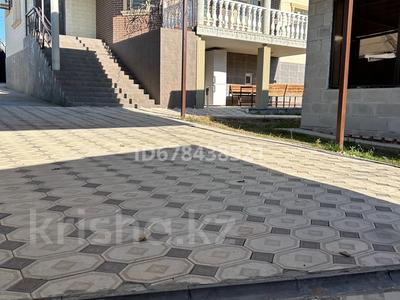 Аренда домов или дач в Шымкенте: Отдельный дом · 7 комнат · 250 м², мкр Нуртас, Ул Саяхат — Байтерекова за 1 млн 〒 Отдельный дом · 7 комнат · 250 м², мкр Нуртас, Ул Саяхат — Байтерекова за 1 млн 〒 в Шымкенте, Каратауский р-н