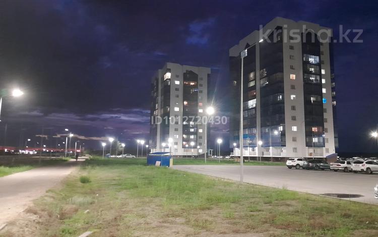 3-бөлмелі пәтер · 77.3 м², Карагайлы 47, бағасы: 36 млн ₸ в Семее — фото 2