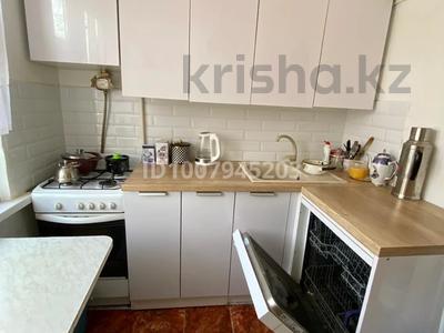 3-комнатная квартира · 64 м² · 2/5 этаж, мкр Северо-Восток, Магистральная 1 за 18 млн ₸ в Уральске