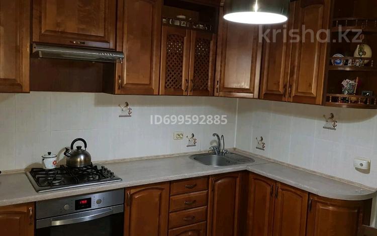 3-бөлмелі пәтер · 70 м² · 3/6 қабат, Алтынсарина 264, бағасы: 35 млн ₸ в Петропавловске — фото 2