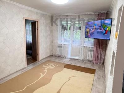 2-комнатная квартира · 48 м² · 5/5 этаж, 6й микрорайон, Ержанова за 15 млн ₸ в Караганде, Казыбек би р-н