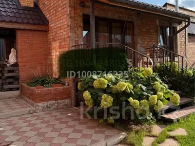 Отдельный дом · 5 комнат · 200 м² · 6 сот., Поселок имени Куленова переулок Звездный — Дружбы народов за 115 млн 〒 в Усть-Каменогорске