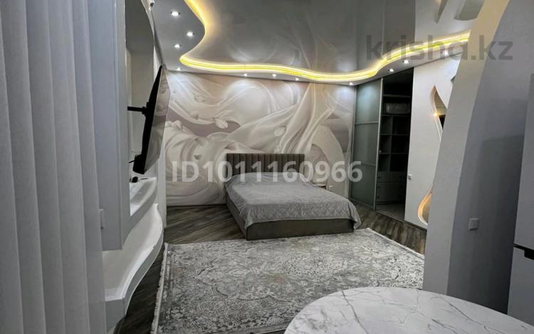1-бөлмелі пәтер · 55 м² · 2/9 қабат, Алтын орда ш/а., Тауелсыздык 13/2, бағасы: 2 500 ₸ в Актобе, мкр. Алтын орда — фото 2