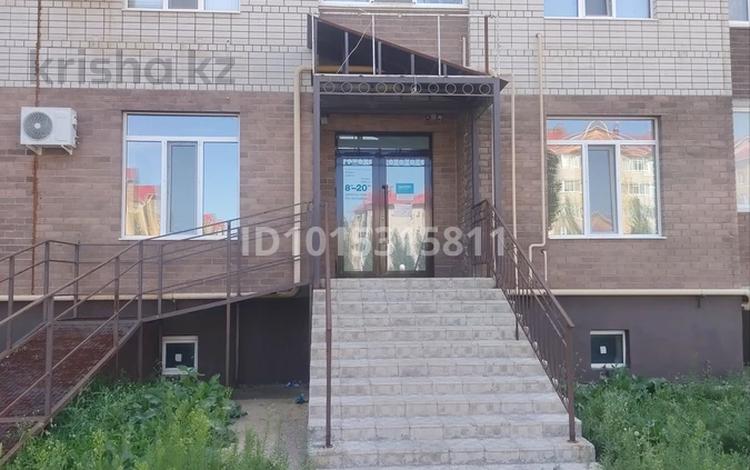 Свободное назначение, офисы, магазины и бутики, общепит, салоны красоты, медцентры и аптеки, образование · 170 м² за 110 млн ₸ в Актобе, мкр. Алтын орда — фото 2