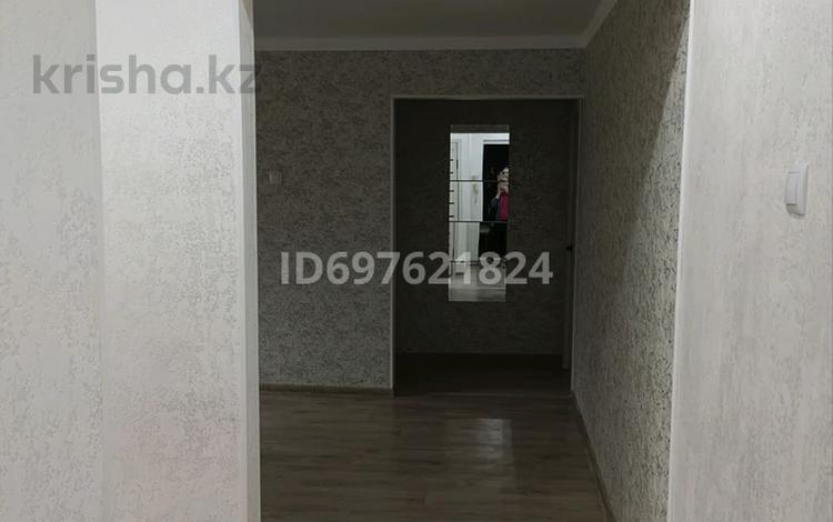 3-бөлмелі пәтер, 83 м², 3/5 қабат, 11 21 — Остановка 11мкр, бағасы: 23 млн 〒 в Таразе — фото 2