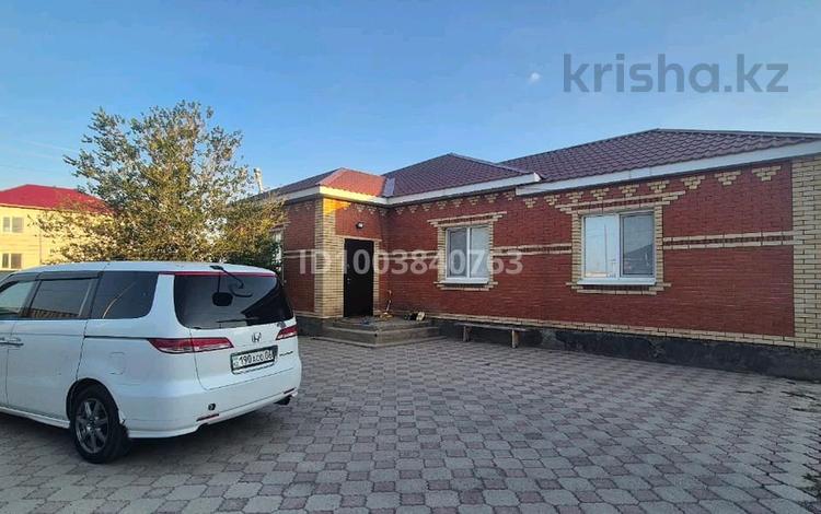 Отдельный дом · 4 комнаты · 220 м² · 10 сот., мкр Кокарна, 2 улица 44 за 35 млн ₸ в Атырау — фото 2