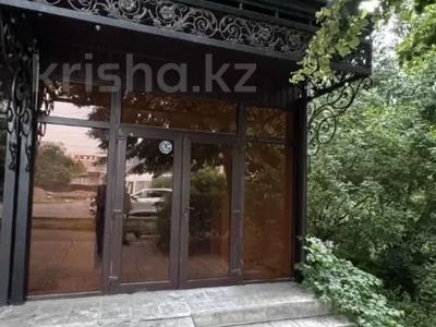 Свободное назначение, офисы, магазины и бутики, салоны красоты, медцентры и аптеки, образование, конференц-залы, кабинеты и рабочие места, студии · 60 м² за 550 000 ₸ в Алматы, Бостандыкский р-н