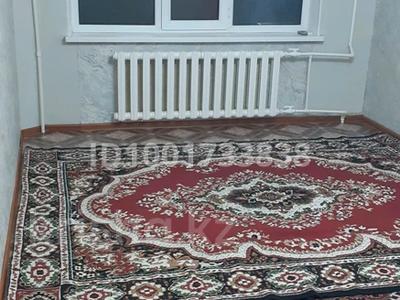 2-комнатная квартира · 55 м² · 2/5 этаж, мкр 8 273 — 8 мкр., рядом ДВД, остановка за 150 000 〒 в Актобе