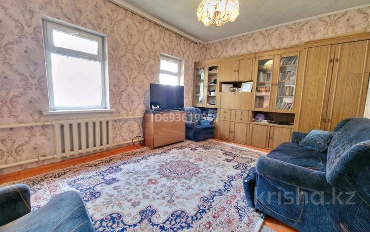4-комнатный дом помесячно, 70 м², Бурундайская 176 за 300 000 〒 в Алматы, Турксибский р-н — фото 2