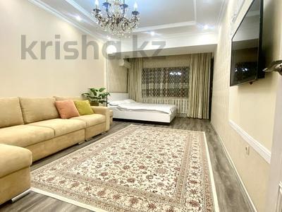 3-комнатная квартира · 70 м² · 2/9 этаж, мкр Самал-1 4 за 30 000 ₸ в Алматы, Медеуский р-н