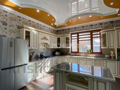 Отдельный дом · 6 комнат · 700 м² · 7 сот., Майская 25 за 110 млн 〒 в Актау, мкр Приморский