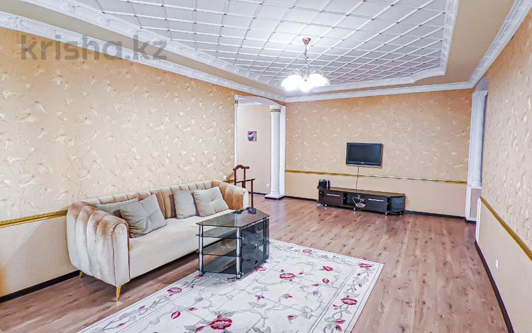 3-комнатная квартира, 130 м², 7/19 этаж помесячно, Курмангазы 145