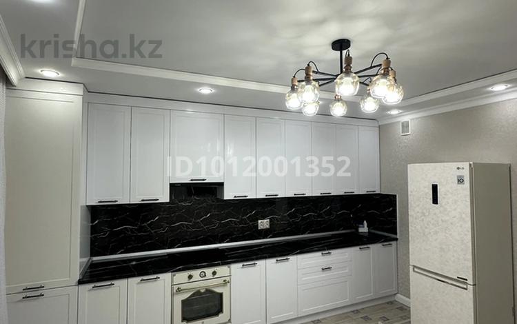 2-бөлмелі пәтер · 70 м² · 8/9 қабат, мкр. Алтын орда, Алтын орда ш/а. 11л, бағасы: 33 млн ₸ в Актобе — фото 2
