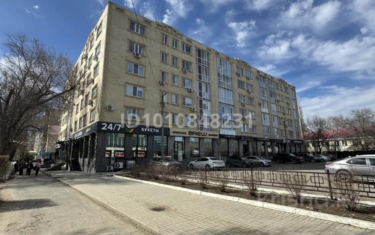 2-бөлмелі пәтер · 86 м² · 4/6 қабат, Абая 57/2 — Алем Плаза , мечеть, бағасы: 350 000 ₸ в Уральске — фото 2