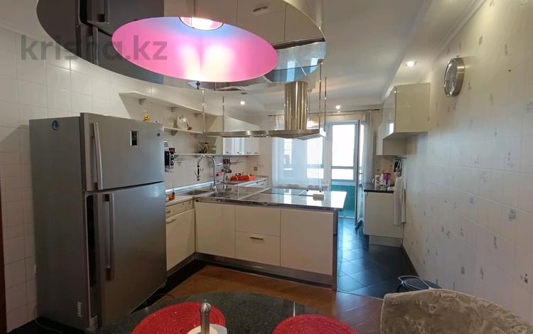 5-комнатная квартира · 160 м² · 7/9 этаж, Достык 12 за 900 000 ₸ в Алматы, Медеуский р-н — фото 3