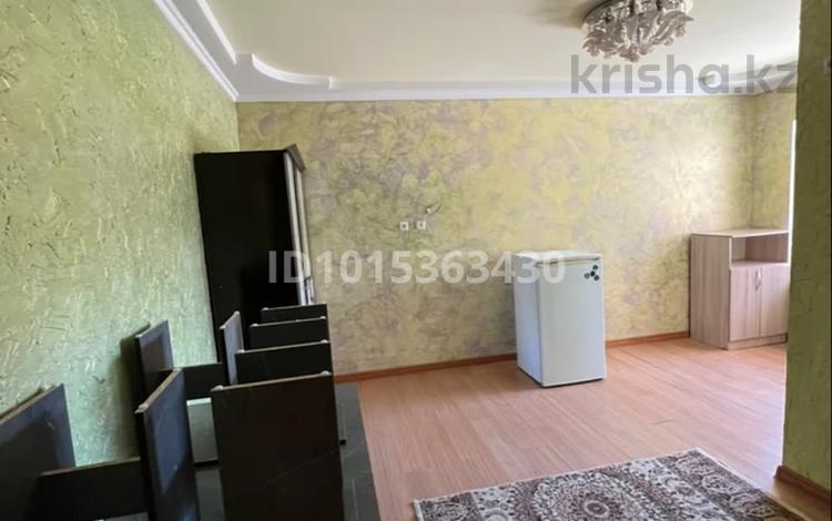1-комнатная квартира · 45 м² · 2/3 этаж, мкр Самал-2 — Рысқұлова көшесінің бойында орналасқа. самал базарын жетпей қасында мед окадемиясы бар 24/7 жасайтын магазин, Хадия кафенің қасында. за 120 000 ₸ в Шымкенте, Абайский р-н — фото 2