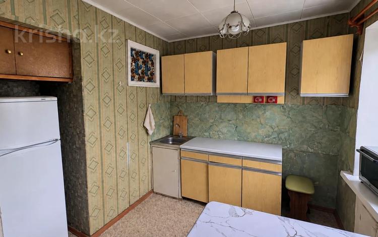 2-бөлмелі пәтер · 43 м² · 4/4 қабат, Жаңа қала ш/а., бағасы: 13.5 млн ₸ в Караганде, Казыбек би р-н — фото 2