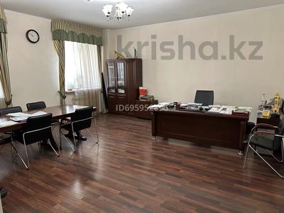 3-бөлмелі пәтер · 145 м² · 2/4 қабат, Амангельди Иманова 9, бағасы: 70 млн ₸ в Астане, р-н Байконур