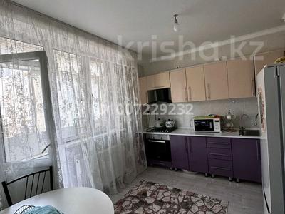 1-комнатная квартира · 50 м² · 5/5 этаж, 17-й мкр 72 — В доме проблем нет с водой и не будет работает насос Рядом 3 школа 5 садик 6 супермаркет 2 поликлиника есть за 13.5 млн 〒 в Актау