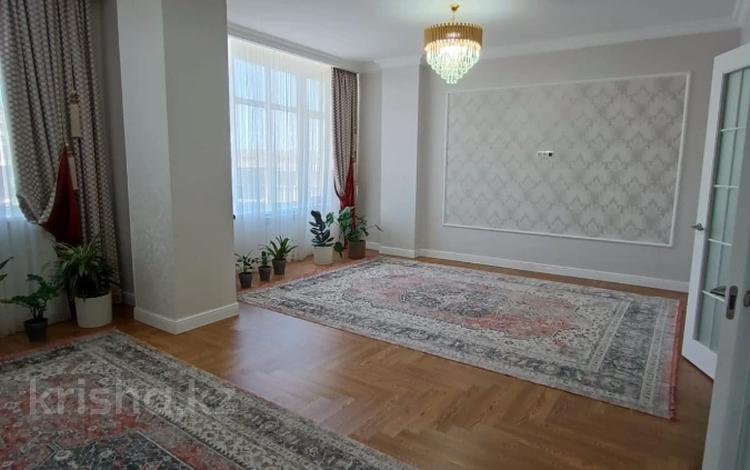 5-комнатная квартира, 165 м², 6/14 этаж, 16-й мкр 70/1