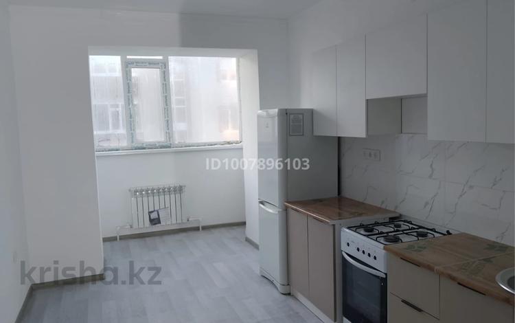 1-комнатная квартира · 39.9 м² · 4/5 этаж, мкр 12, 12 ш/а. за 130 000 ₸ в Актобе — фото 2