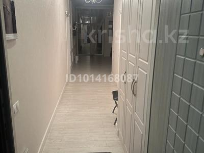 3-комнатная квартира · 100 м² · 3/3 этаж, мкр Городской Аэропорт, Алтын Арка 19 за 46 млн ₸ в Караганде, Казыбек би р-н