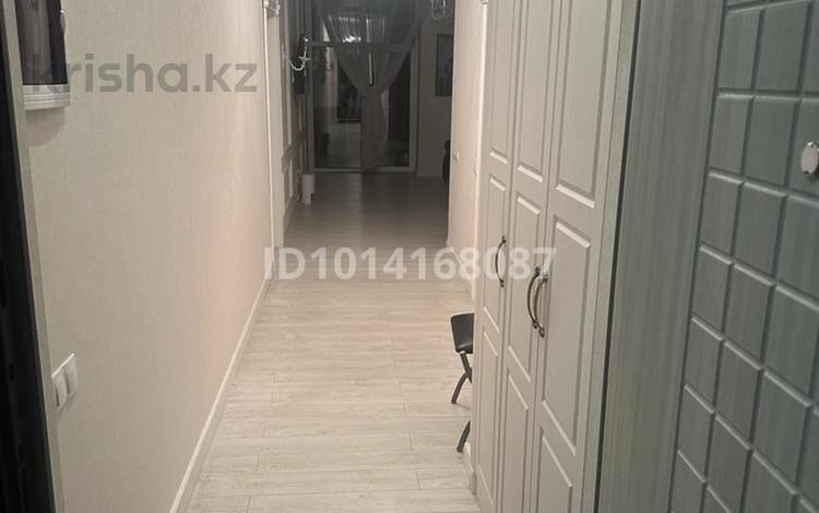 3-комнатная квартира · 100 м² · 3/3 этаж, мкр Городской Аэропорт, Алтын Арка 19 за 46 млн ₸ в Караганде, Казыбек би р-н — фото 2