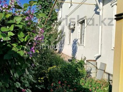 Отдельный дом · 4 комнаты · 200 м², Карева — Филармония за 600 000 〒 в Уральске