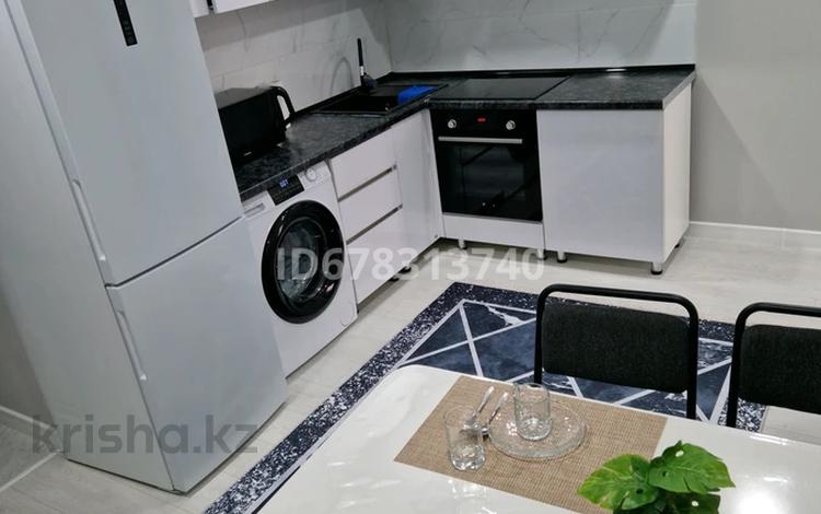 2-комнатная квартира · 42 м² · 7/10 этаж, мкр Аксай-5, Б. Момышулы 25 — Жубанова за 15 000 ₸ в Алматы, Ауэзовский р-н — фото 2