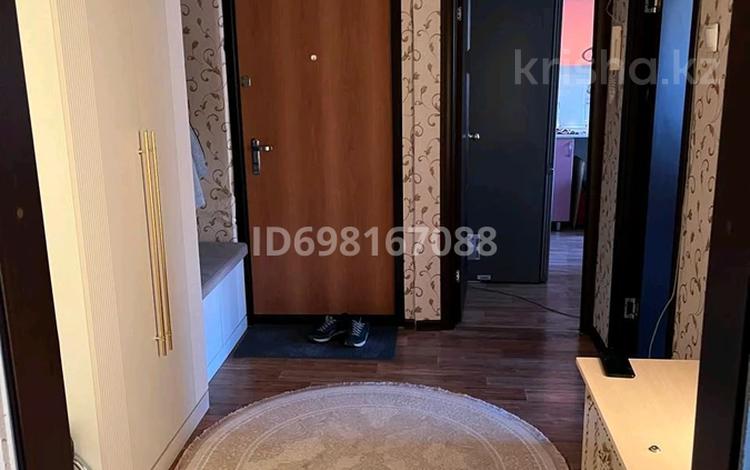 3-комнатная квартира, 70 м², 9/9 этаж, мкр 12 — Дина