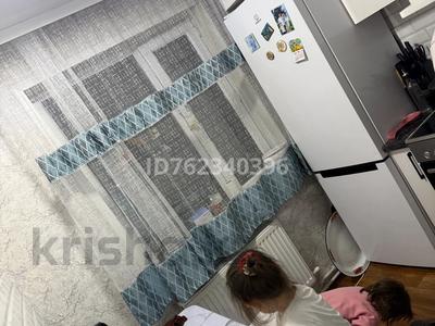 2-комнатная квартира · 48 м² · 5/5 этаж, Майкудук, 12й микрорайон 24 — Рынок Горняк, рядом 1 мин ходьбы остановка библиотека и так же школа №34 ,5 мин ходьбы садик Арман. Площадка детская,спорткомплекс, ТД Оптима,Аптеки за 11 млн ₸ в Караганде, Алихана Бокейханова р-н