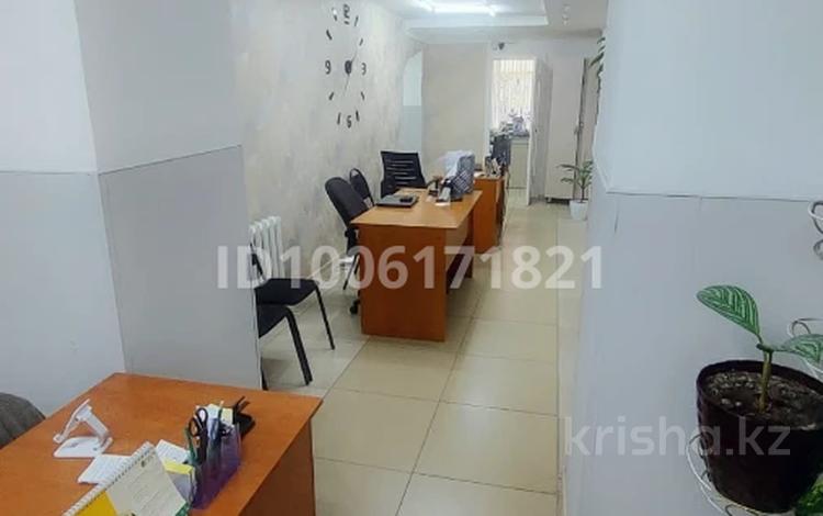 Свободное назначение, офисы, магазины и бутики, склады, салоны красоты, медцентры и аптеки, образование, кабинеты и рабочие места, студии · 80 м² за 560 000 〒 в Семее, Красный Кордон — фото 5