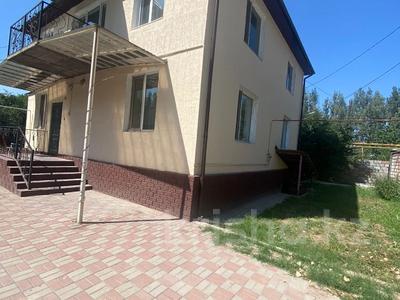 Жеке үй • 5 бөлмелер • 300 м² • 9 сот., мкр Айгерим-2 58А, бағасы: 77 млн 〒 в Алматы, Алатауский р-н