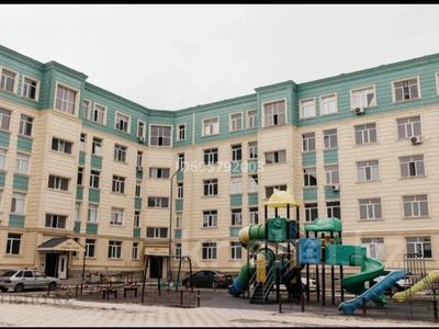 2-комнатная квартира, 74 м², 5/5 этаж, мкр Самал, Абиш Кекилбайулы 60А за 24 млн 〒 в Атырау, мкр Самал