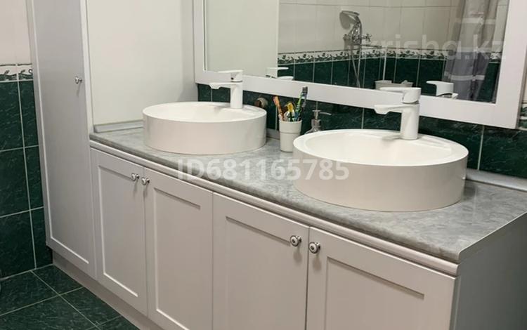 3-комнатная квартира · 97 м² · 4/16 этаж, Абая 61/3 — Акимат, Политех за 390 000 〒 в Караганде, Казыбек би р-н — фото 6