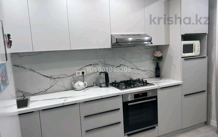 3-комнатная квартира · 78 м² · 8/9 этаж, мкр Жана Орда 21 за 35 млн ₸ в Уральске — фото 2
