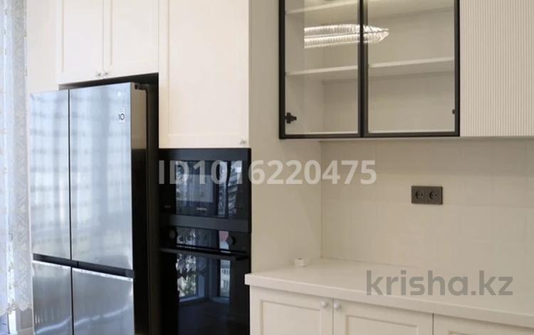 3-комнатная квартира · 120 м² · 9/14 этаж, мкр Мамыр-1 26/1 за 600 000 ₸ в Алматы, Ауэзовский р-н — фото 2