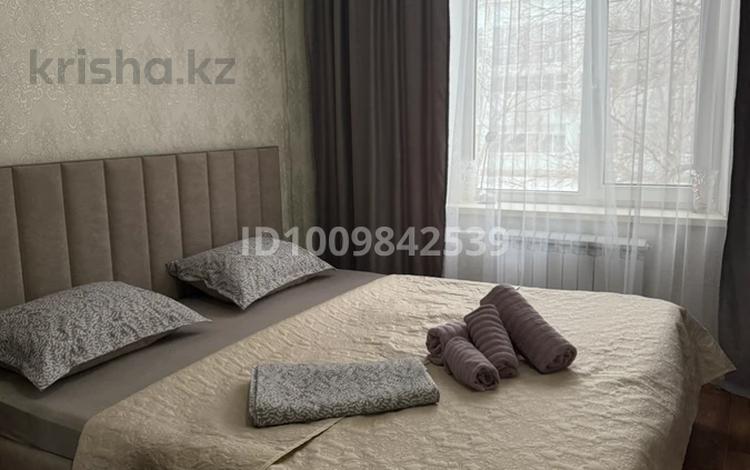 2-комнатная квартира · 60 м² · 2/5 этаж, мкр 8, Братьев Жубановых 273/1 — Остановка 8 мкр за 15 000 〒 в Актобе — фото 4