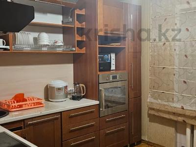 Тәулігіне пәтерлер в Карагандинской обл.: 4-бөлмелі пәтер · 110 м² · 4/6 қабат, Б.Момышулы 54/1, бағасы: 20 000 〒 4-бөлмелі пәтер · 110 м² · 4/6 қабат, Б.Момышулы 54/1, бағасы: 20 000 〒 в Темиртау